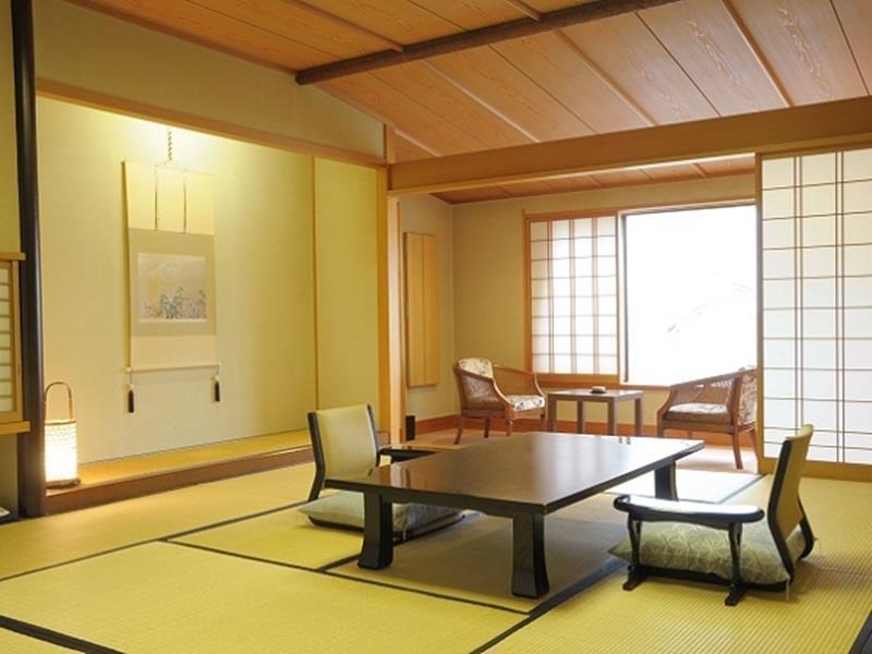 Yugawara Onsen Kawasegien Isuzu Hotel Атами Экстерьер фото